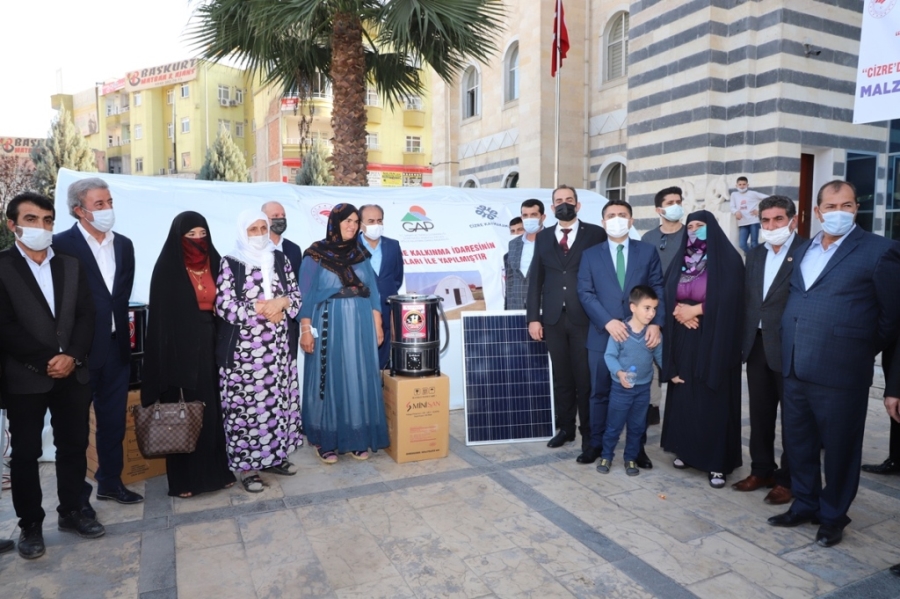 CİZRE’DE ÇİFTÇİLERE ÇADIR, GÜNEŞ ENERJİ PANELİ, SÜT SAĞIM MAKİNESİ VE YAYIK MAKİNELERİ DAĞITILDI