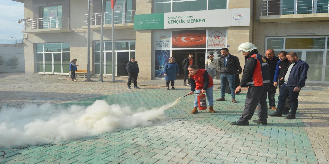 Silopi Gençlik Merkezi'nde deprem ve yangın tatbikatı