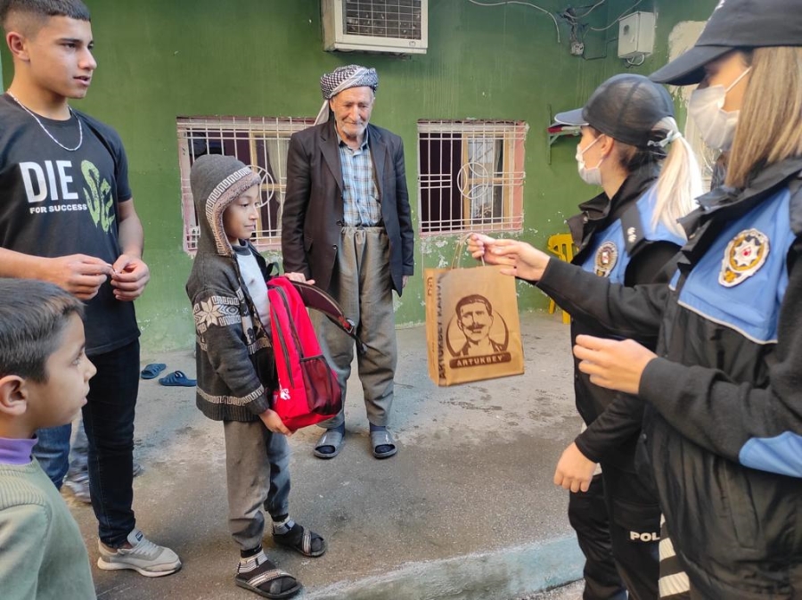 Cizre Polisi okula devam etmeyen öğrencilerle biraraya geldi