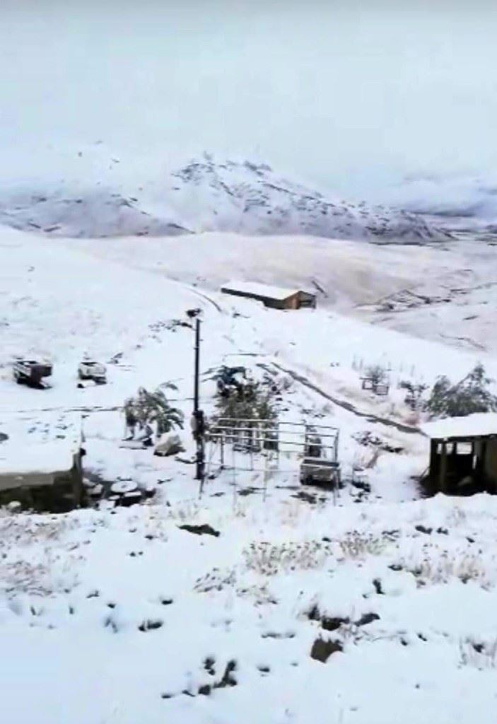 Şırnak’ta Mevsimin İlk Karı Yağdı