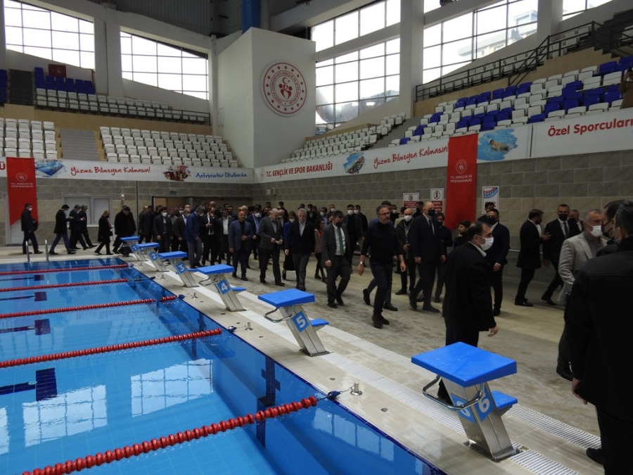 Türkiye’nin en büyük olimpik yüzme havuzu Gaziantep’te açıldı