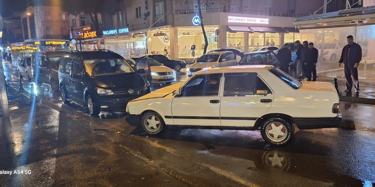 Kazaya karıştı, aracını bırakıp kaçtı