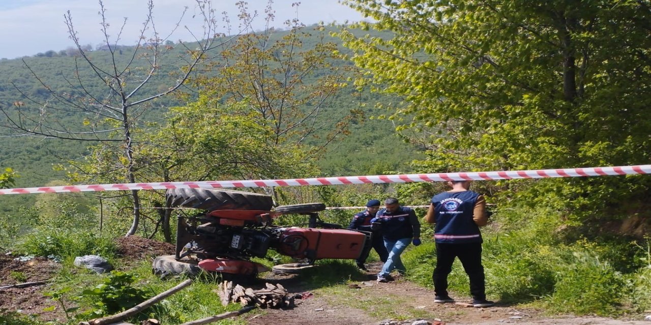 Devrilen traktörün altında kalan 85 yaşındaki adam hayatını kaybetti