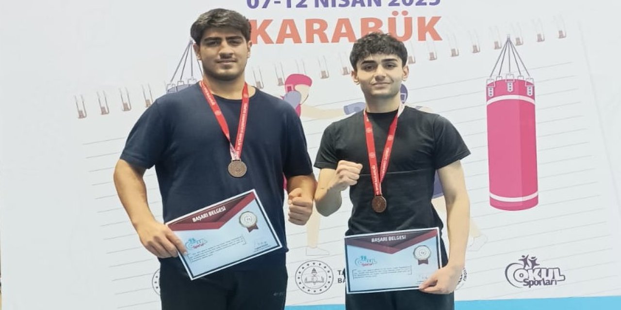 Şırnaklı İki Sporcu Boks Şampiyonasında Türkiye 3.’sü oldu