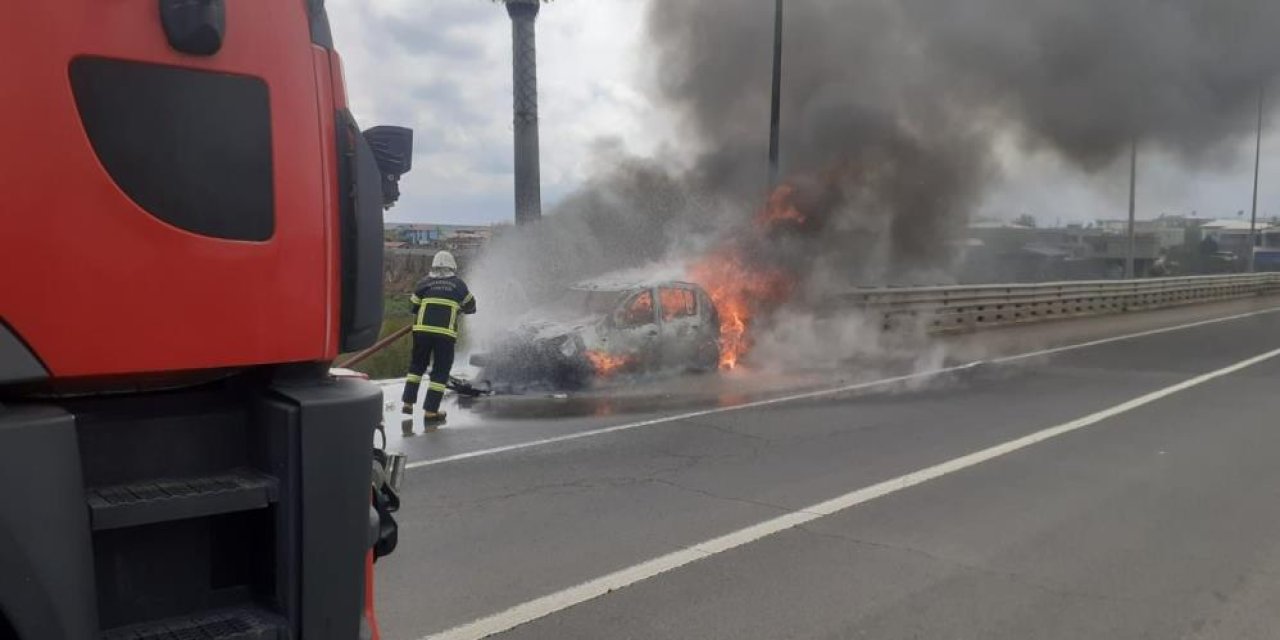 Diyarbakır'da trafik kazası: Araçlardan biri alev aldı