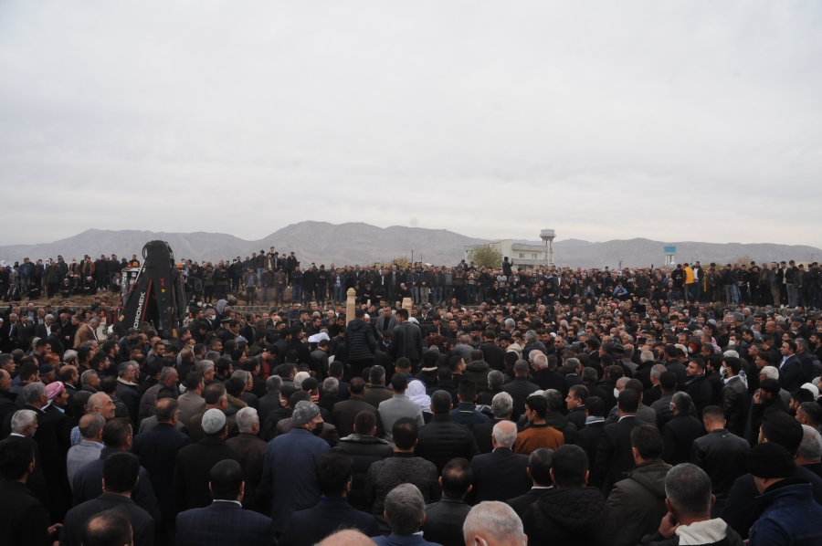 Silahlı saldırıda öldürülen Meman Aşireti Lideri Tahir Güven binlerce kişi tarafından defnedildi