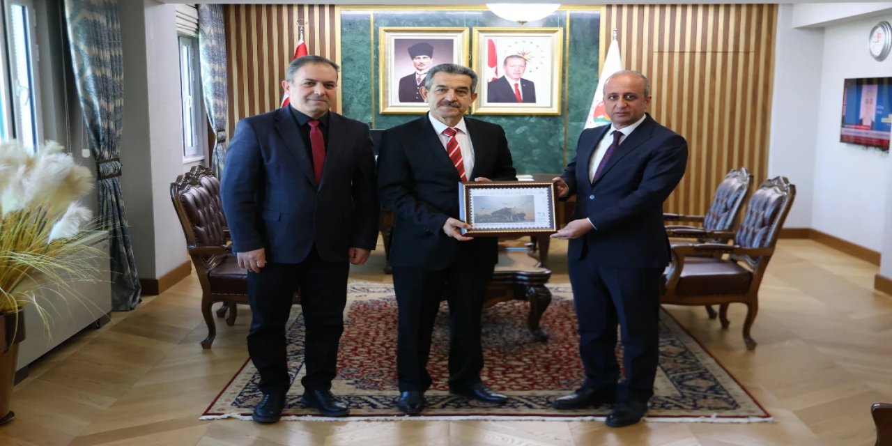 Şırnak’ın 35. Yılına Özel Pul Vali Ekici’ye Takdim Edildi