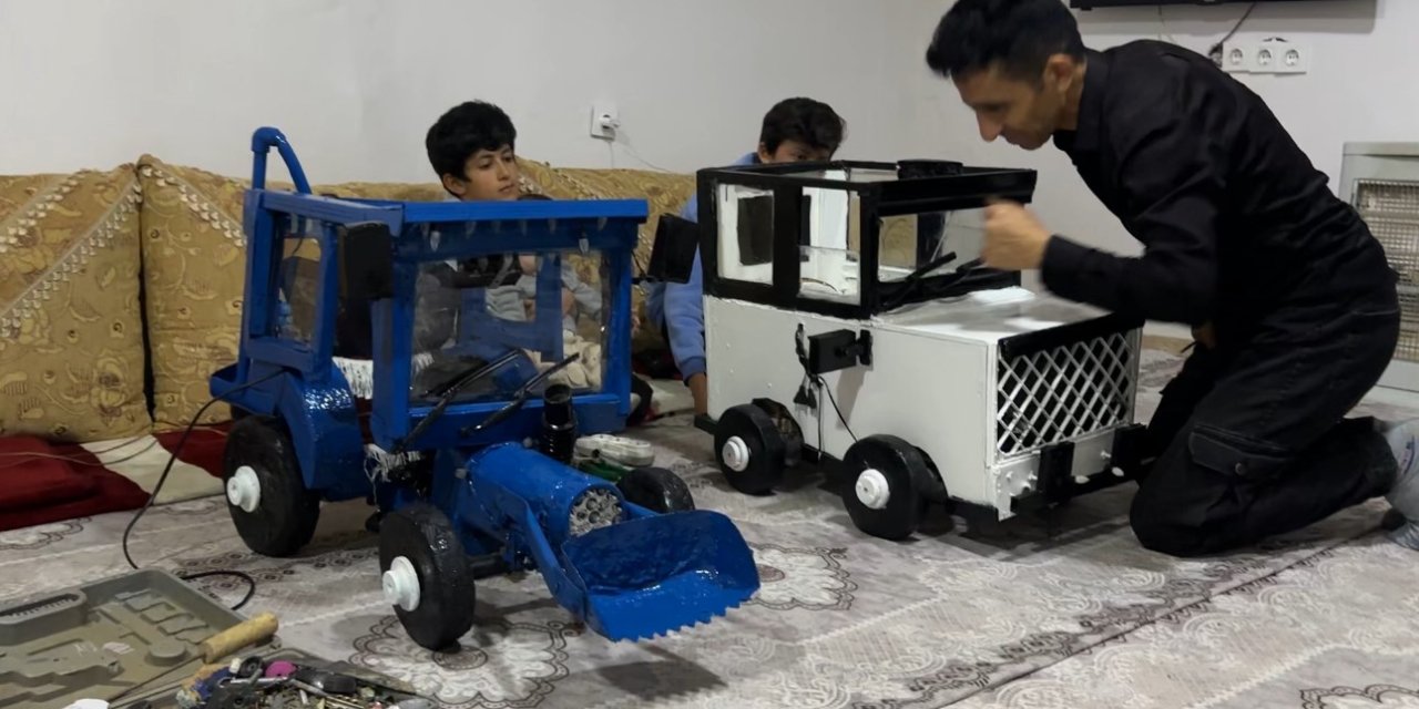 Yüksekovalı baba, çocukları için atık malzemelerden araba yaptı
