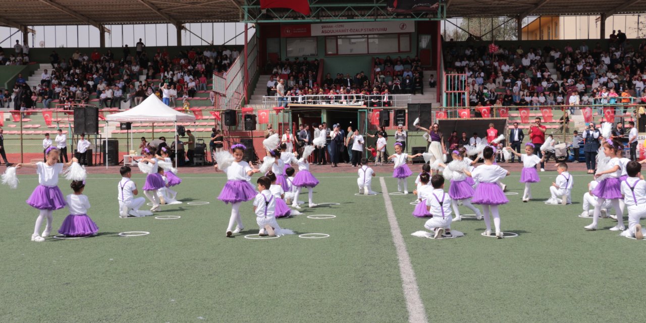 Cizre’de Coşkulu 23 Nisan Kutlaması
