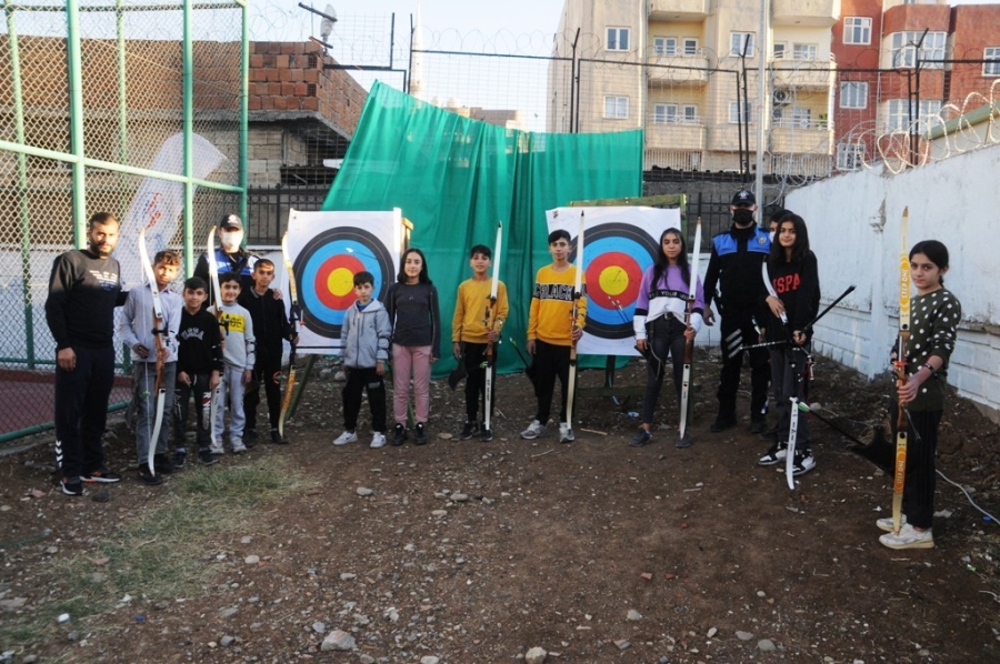 Cizre Polisi Çocukları suçtan Spor ve Sosyal Aktivitelerle uzaklaştırıyor