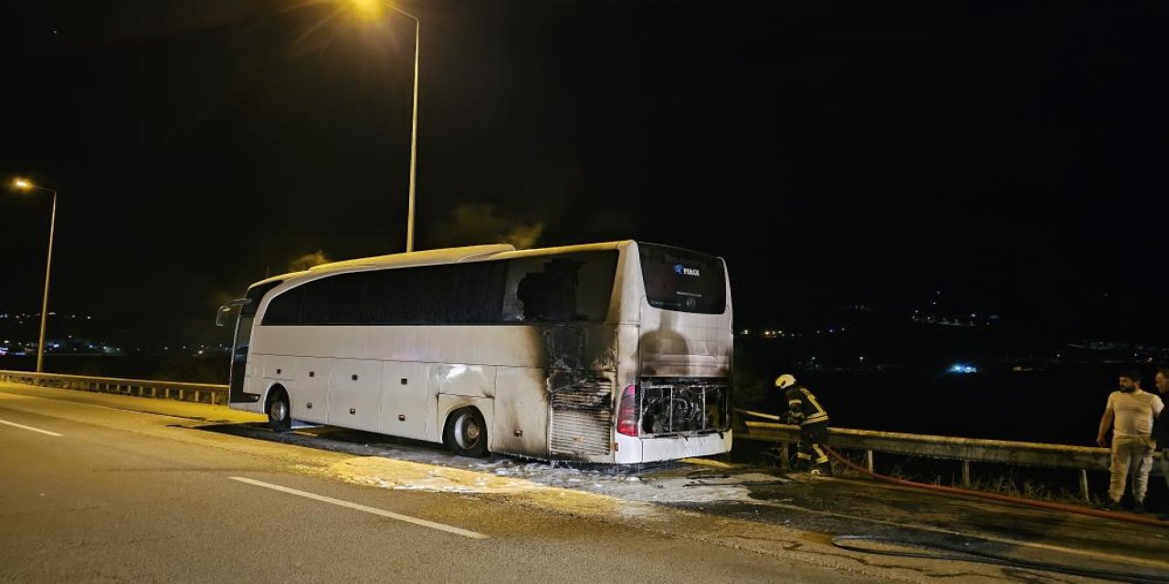 Turistleri taşıyan otobüs yandı, faciadan dönüldü