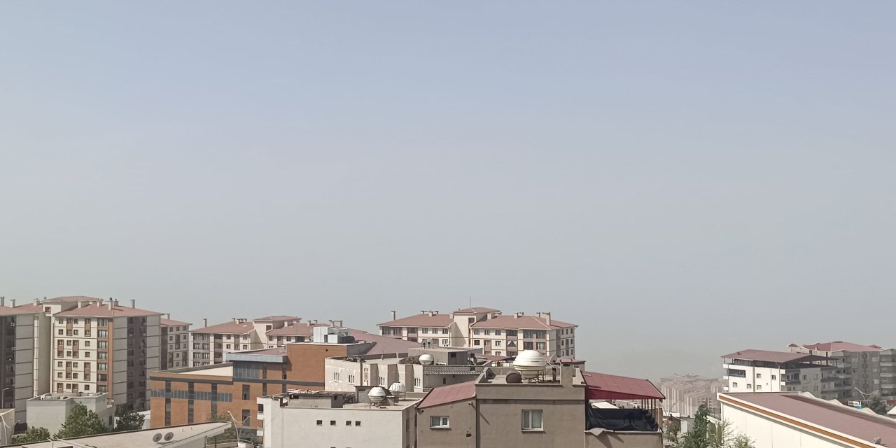 Suriye Üzerinden Gelen Toz Bulutu Şırnak’ı Kapladı: Araçlar Tanınmaz Hale Geldi
