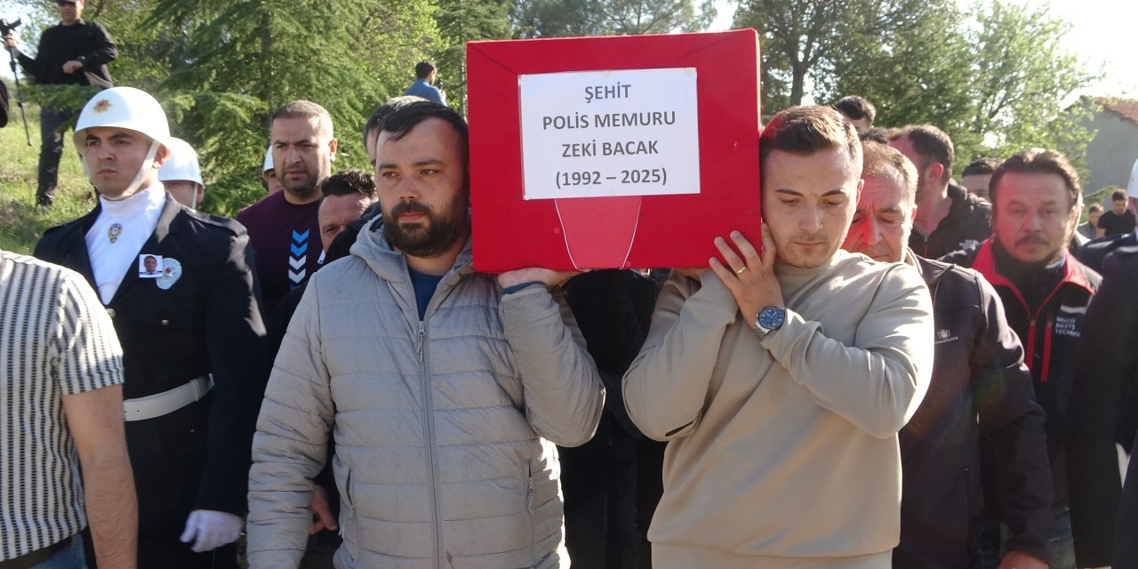 Cizre'de Trafik kazasında şehit olan Polis, Memleketi Uşak'ta dualar eşliğinde defnedildi