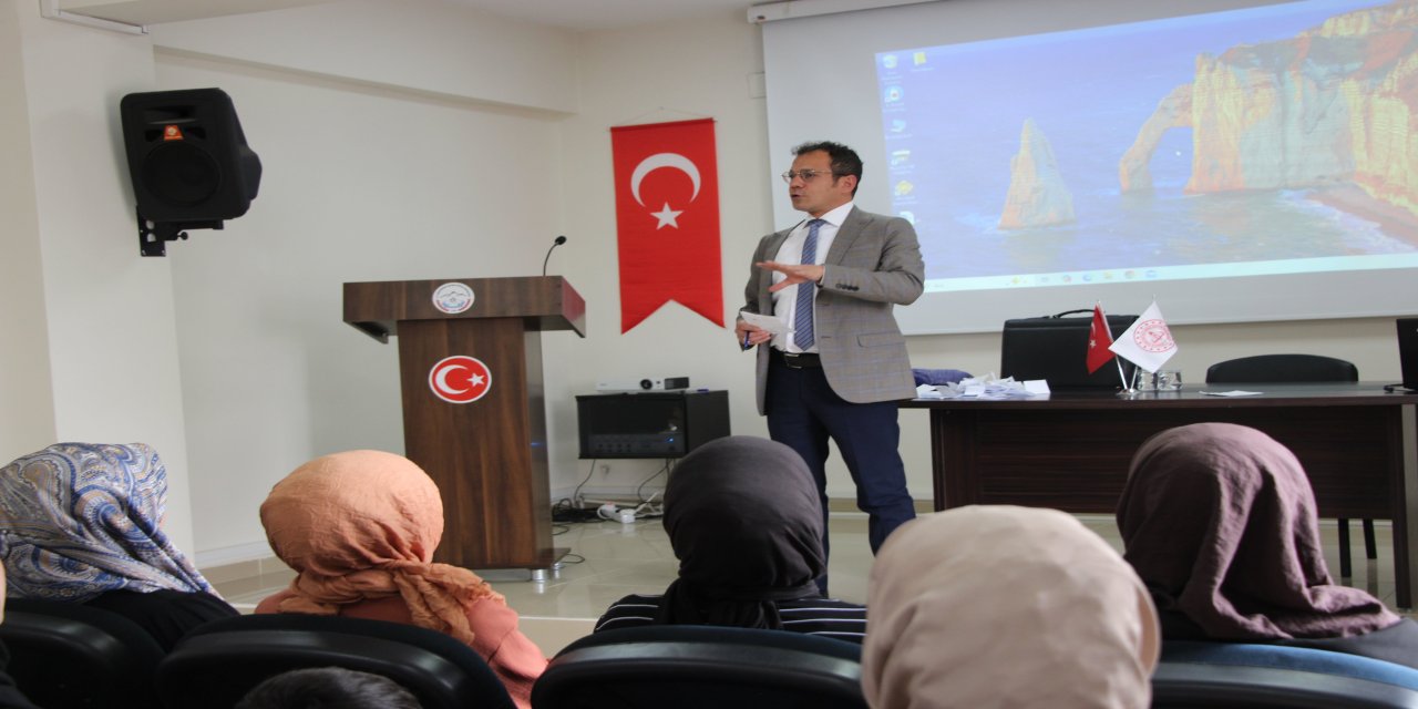 Güçlükonak’ta Eğitimde Etik Rüzgarı: Öğretmenler İçin İlham Verici Seminer!