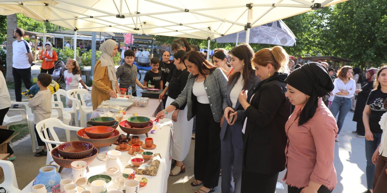 DEM Partili Kadın Eş Başkanlar Cizre’de Kadın Emek Pazarını gezdi
