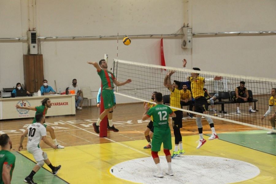 Cizre Belediyesi Erkek Voleybol Takımı 5'te 5 Yaptı