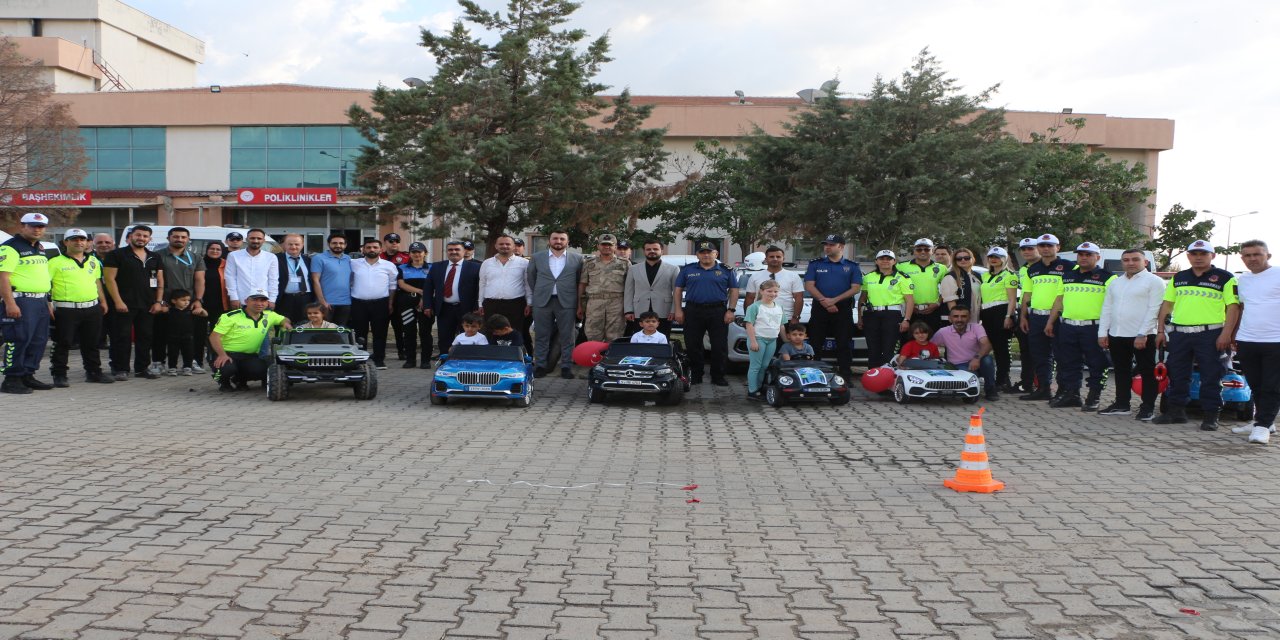 Bu Hastanede Sadece Tedavi Yok! Çocuklara Trafik Parkuru Sürprizi