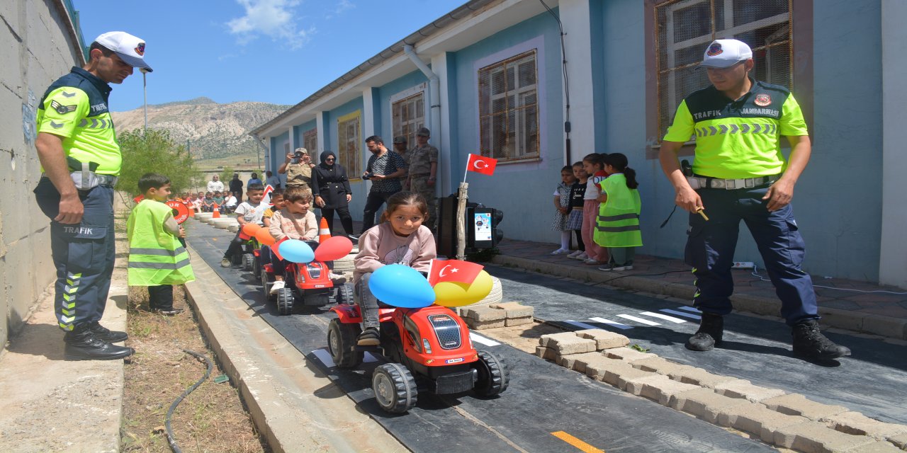 Şırnak'ta Miniklerden Büyük Trafik Farkındalığı Dersi