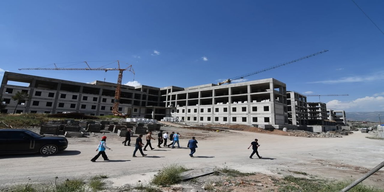 Vekil Tatar, Şırnak ve Cizre’de Sağlık Yatırımlarını Yerinde İnceledi