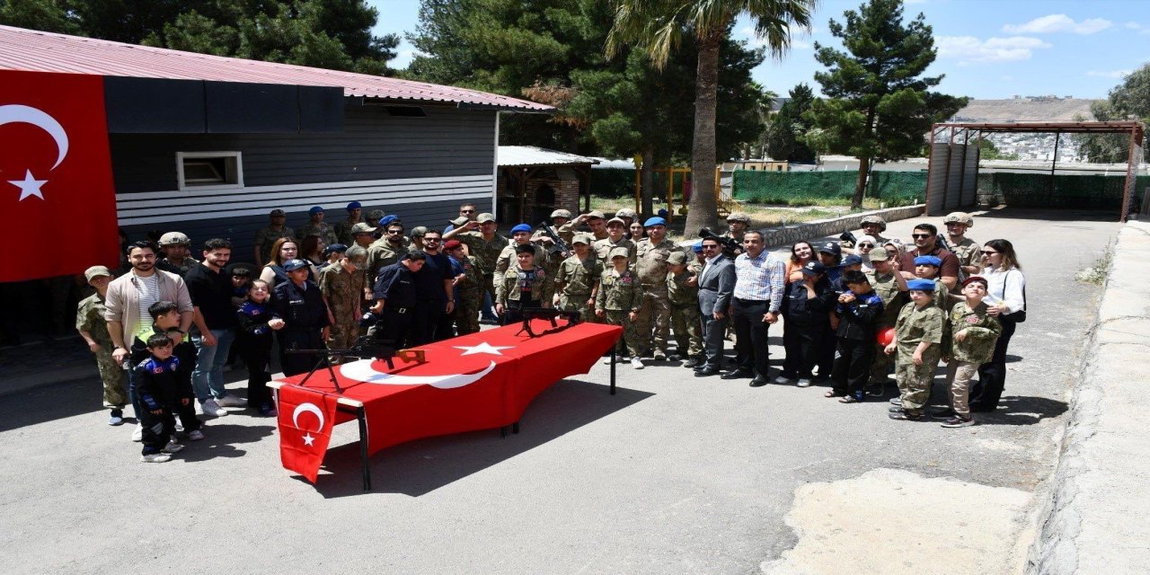 Cizre’de Özel Çocuklar, Kahraman Jandarma ile El Ele