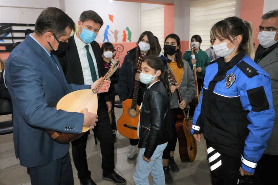 Cizre Polisi Öğrencilere Yönelik Müzik Kursu açtı