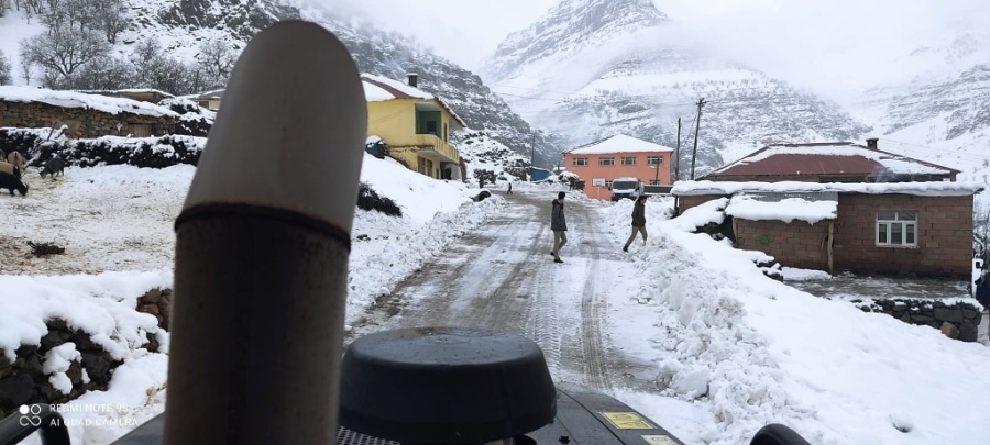 Şırnak’ta karla mücadele devam ederken, kapanan köy yolları bir bir açılıyor