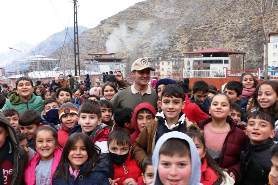 Şırnak’a 2016’da atanan polis, çocukların kahraman abisi oldu