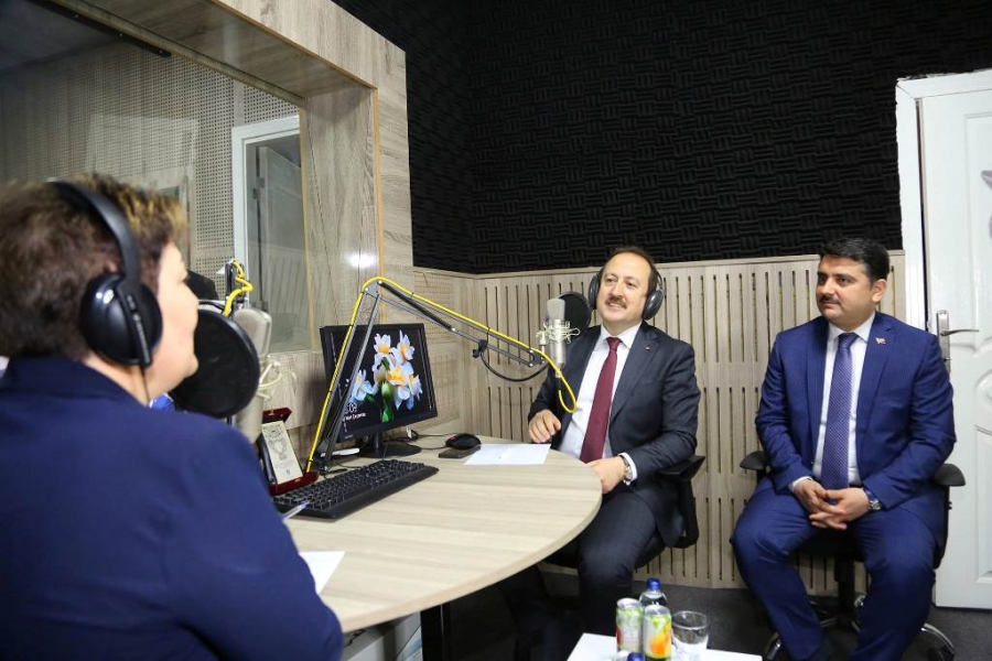 VALİ ALİ HAMZA PEHLİVAN, CİZRE NERGİS FM RADYOSUNUN CANLI YAYIN KONUĞU OLDU