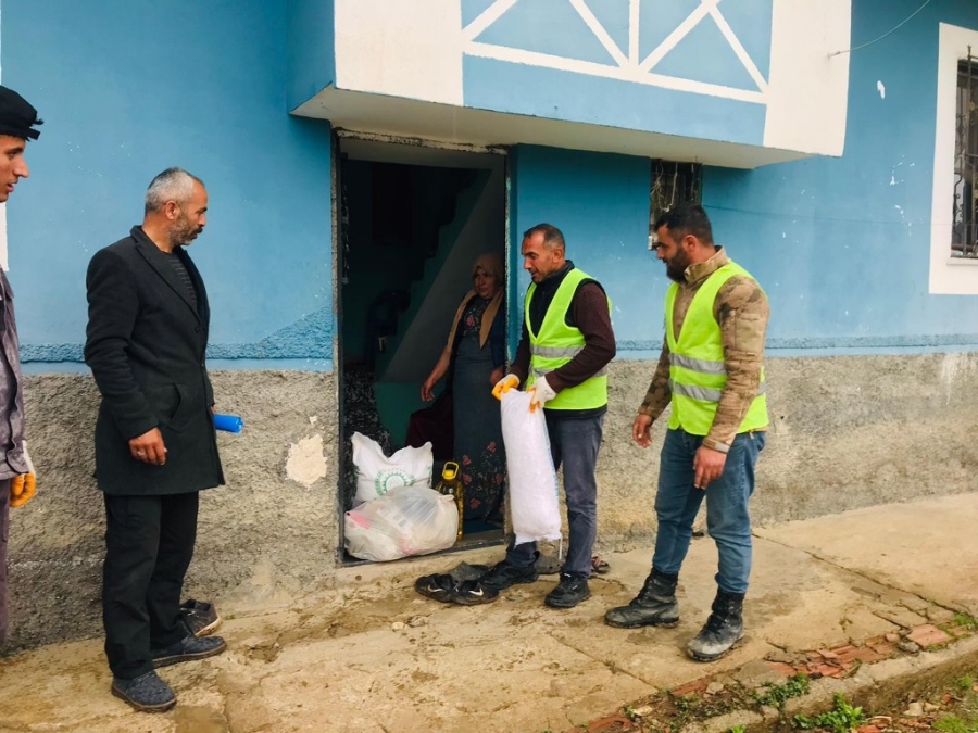 ŞENOBA BELDE BELEDİYE BAŞKANI ALİHAN BABAT’TAN ŞIRNAK’IN HER YERİNE ERZAK DESTEĞİ