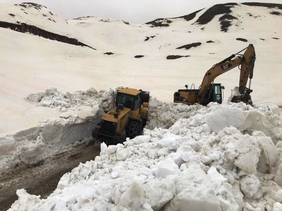 ŞIRNAK’TA KAR KALINLIĞI NİSAN AYINDA 5 METREYİ BULDU