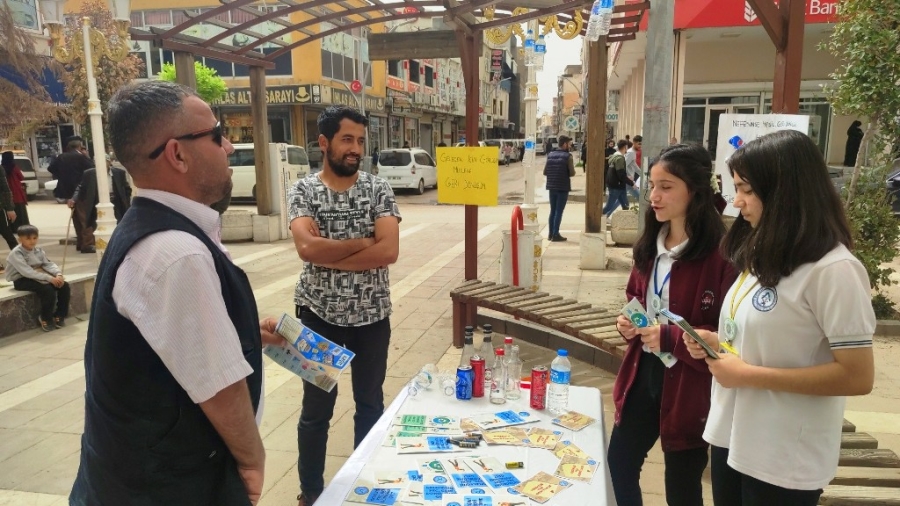 SİLOPİ'DE 'SIFIR ATIK PROJESİ' İLE ÖĞRENCİLER VATANDAŞI BİLGİLENDİRDİ