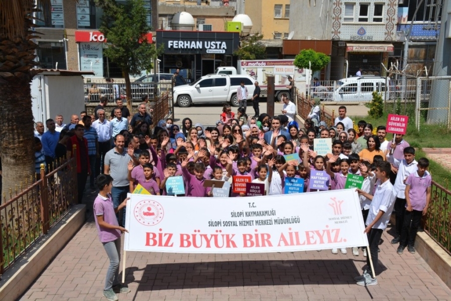 SİLOPİ’DE ÖĞRENCİLER AİLE HAFTASI'NDA YÜRÜYÜŞ YAPTI