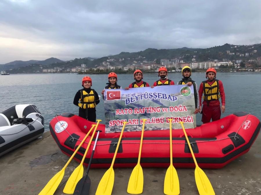 Şırnaklı sporcular rafting eğitimleri için Rize'de