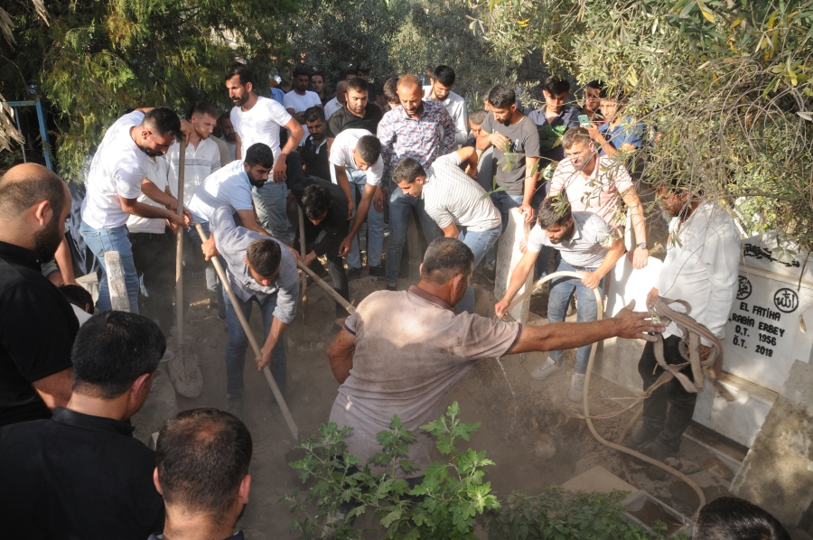 Dicle Nehrinde boğulan Zekeriya Negiz gözyaşları arasında defnedildi