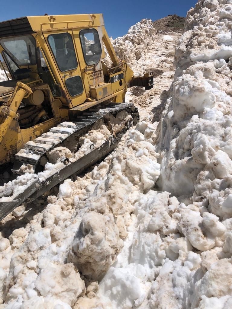 ŞIRNAK’TA TEMMUZ AYINDA KARLA MÜCADELE DEVAM EDİYOR