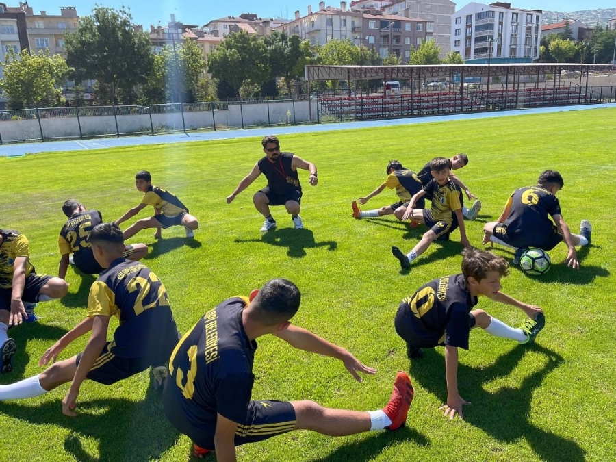 SİLOPİ’DEN 'GELECEĞİN YILDIZLARI' ŞENLİĞİNE KATILAN ÖĞRENCİLER KUPALARIYLA DÖNDÜ