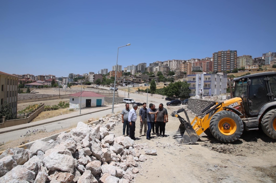 BAŞKAN YARKA YOL ÇALIŞMALARINI DENETLEDİ