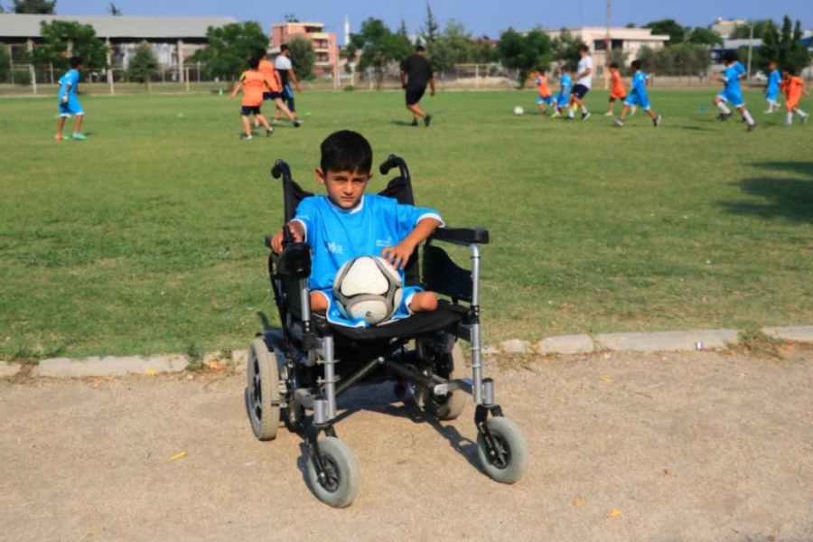 İki Bacağı Kesilip Tekerlekli Sandalyeye Mahkum Kalan Muhammed'in Futbol Aşkı