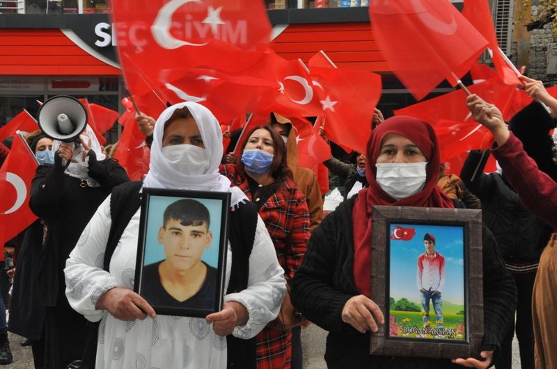 HDP ÖNÜNDEKİ EYLEM 12’İNCİ HAFTASINDA