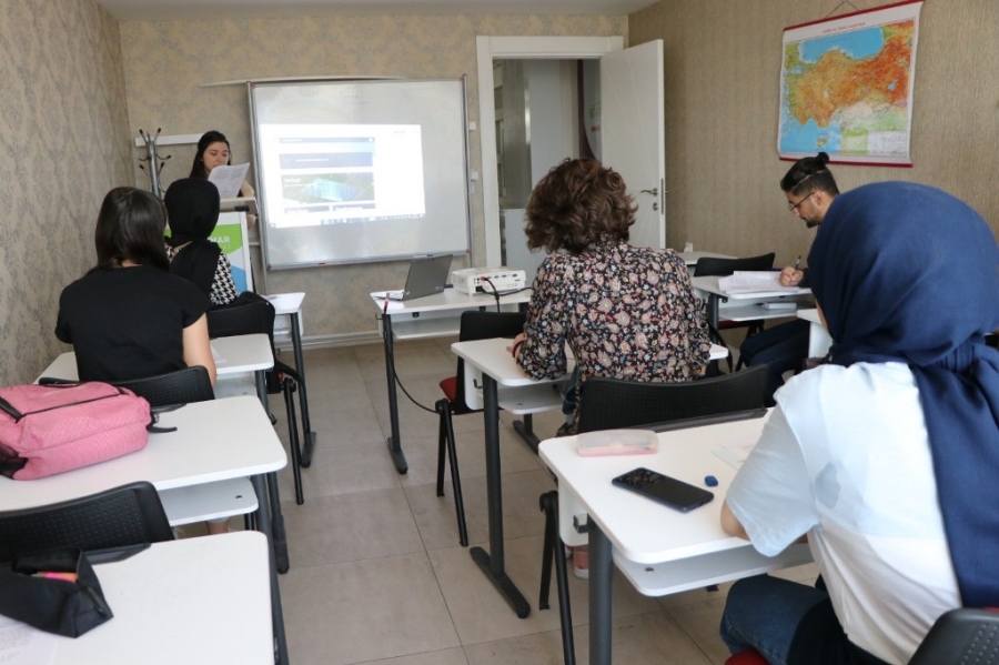 Kayapınar Belediyesi, Üniversite Adaylarının Hayalleri Gerçekleştirdi  