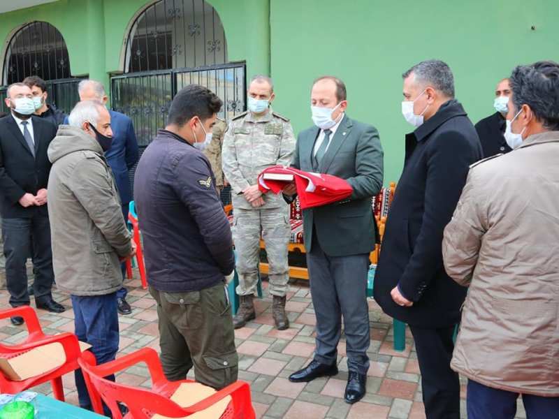 VALİ ALİ HAMZA PEHLİVAN, ŞEHİT GÜVENLİK KORUCUSU ÖMER ATAK’IN AİLESİNE TAZİYEDE BULUNDU