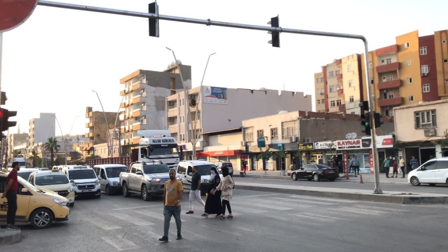 Silopi’de yıllar sonra trafik ışıkları kuruldu  