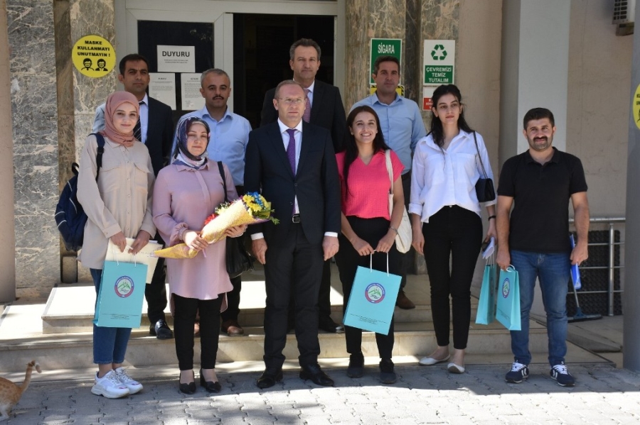 Şırnak’a yeni atanan öğretmenler çiçekle karşılandı