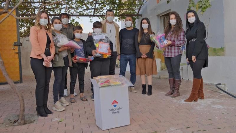 Bahçeşehir Koleji Öğrencileri Oyuncaklarını Özel Arkadaşları İle Paylaştı