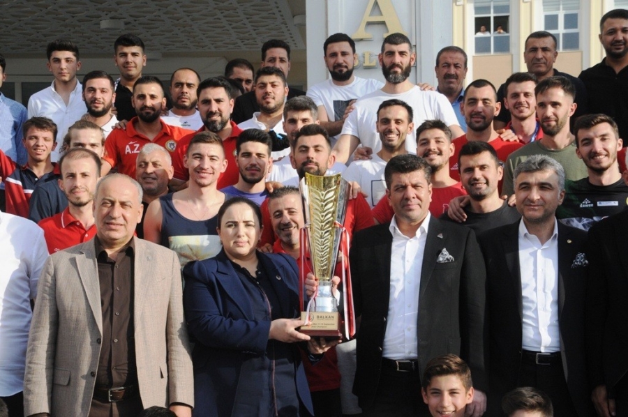 Balkan Kupası şampiyonu Cizre Belediyespor'a coşkulu karşılama  