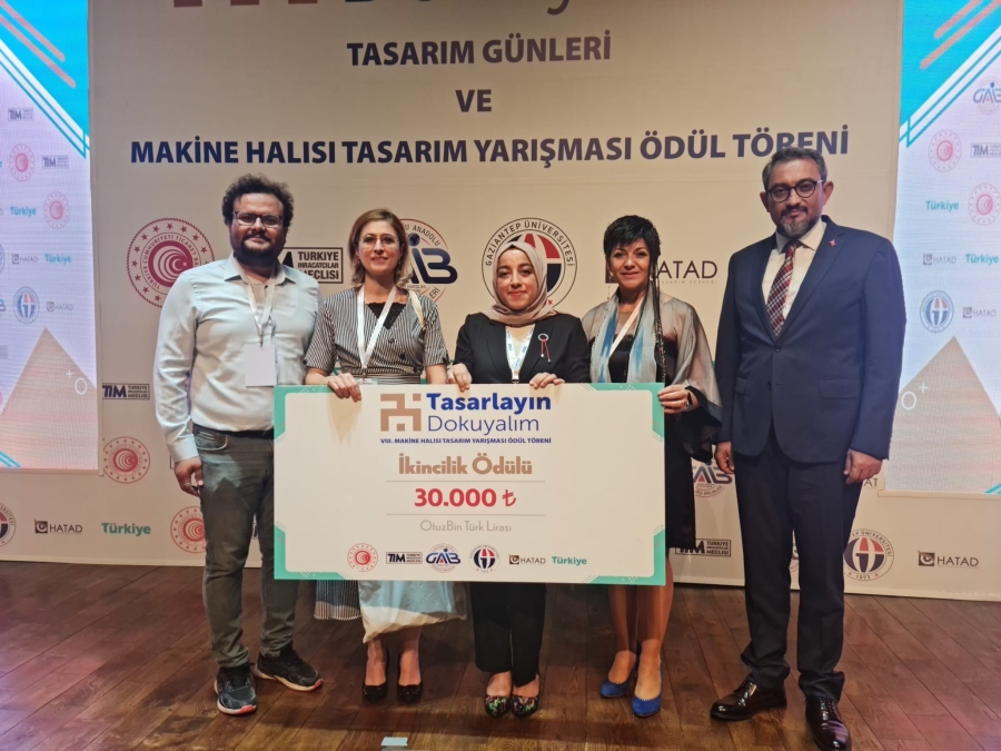 Halı tasarımı programı öğrencisine büyük ödül  