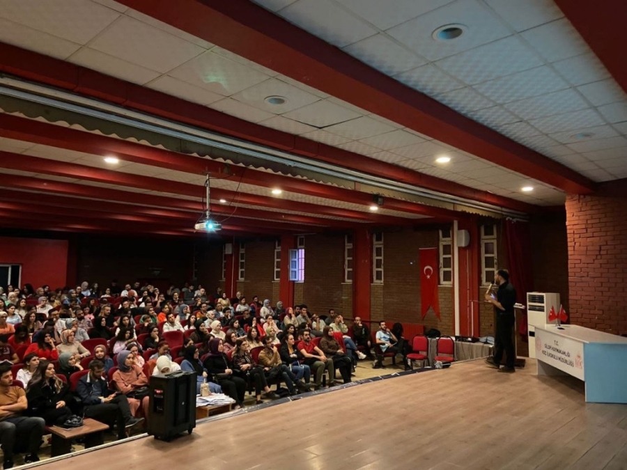 Silopi’de öğretmen ve idarecilere ’Aile Okulu Eğitici Eğitimi’  