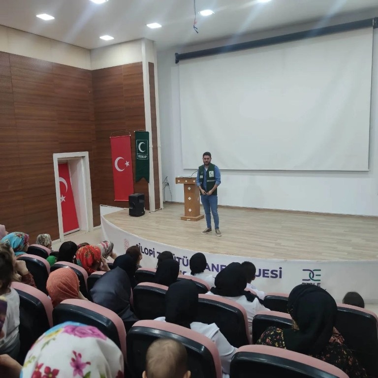 Silopi'de velilere madde bağımlılığı semineri  