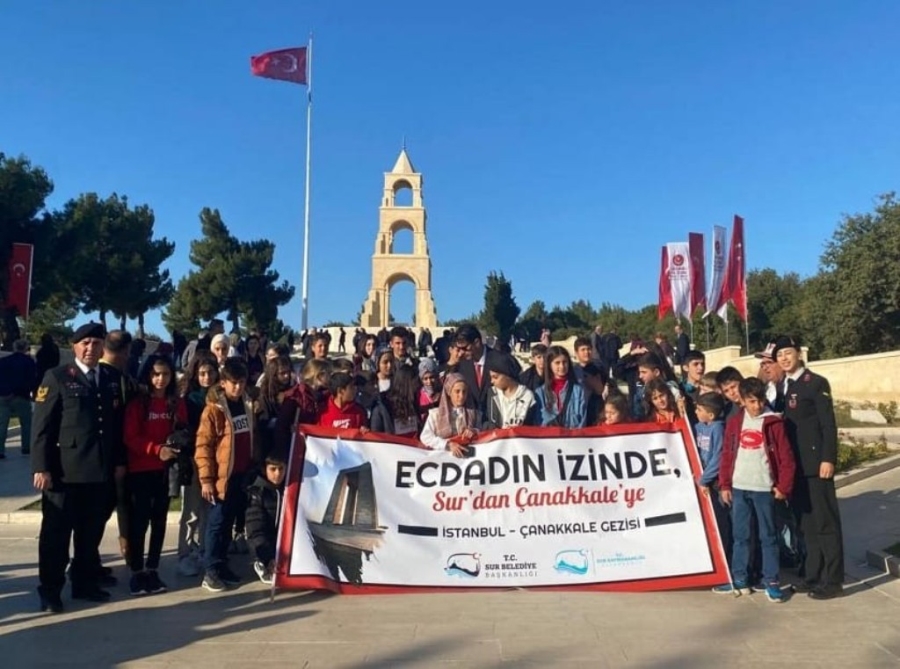 Dezavantajlı öğrenciler İstanbul ve Çanakkale'de ecdadın eserlerini gördü  