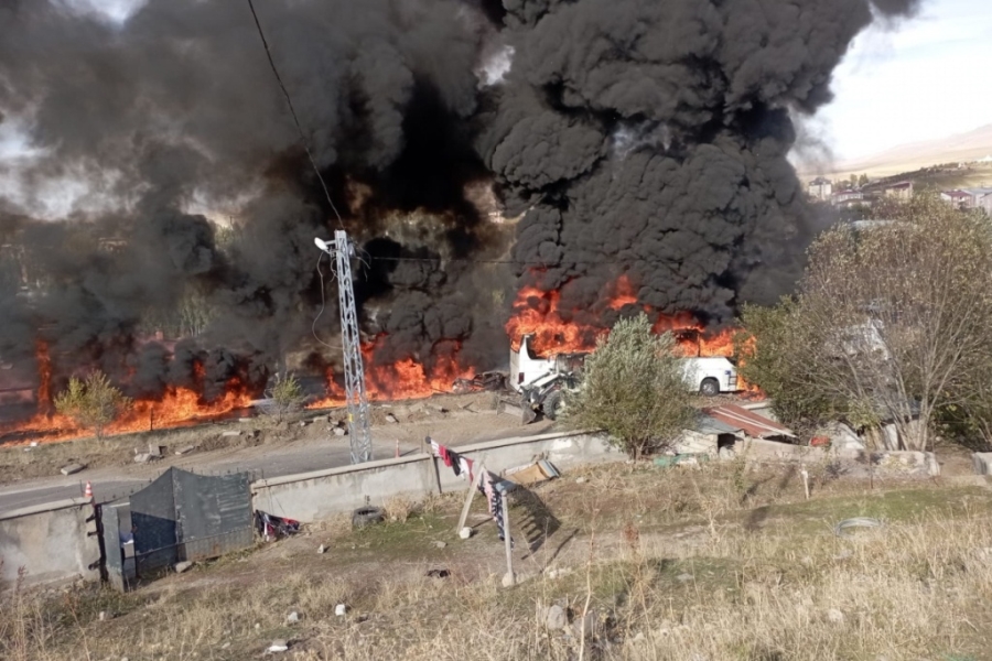 Ağrı'da feci kaza! Tanker ve yolcu otobüsü çarpıştı